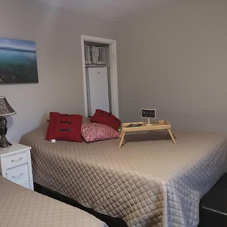Les Soins De Vicky Hotel Lac-Mégantic Buitenkant foto