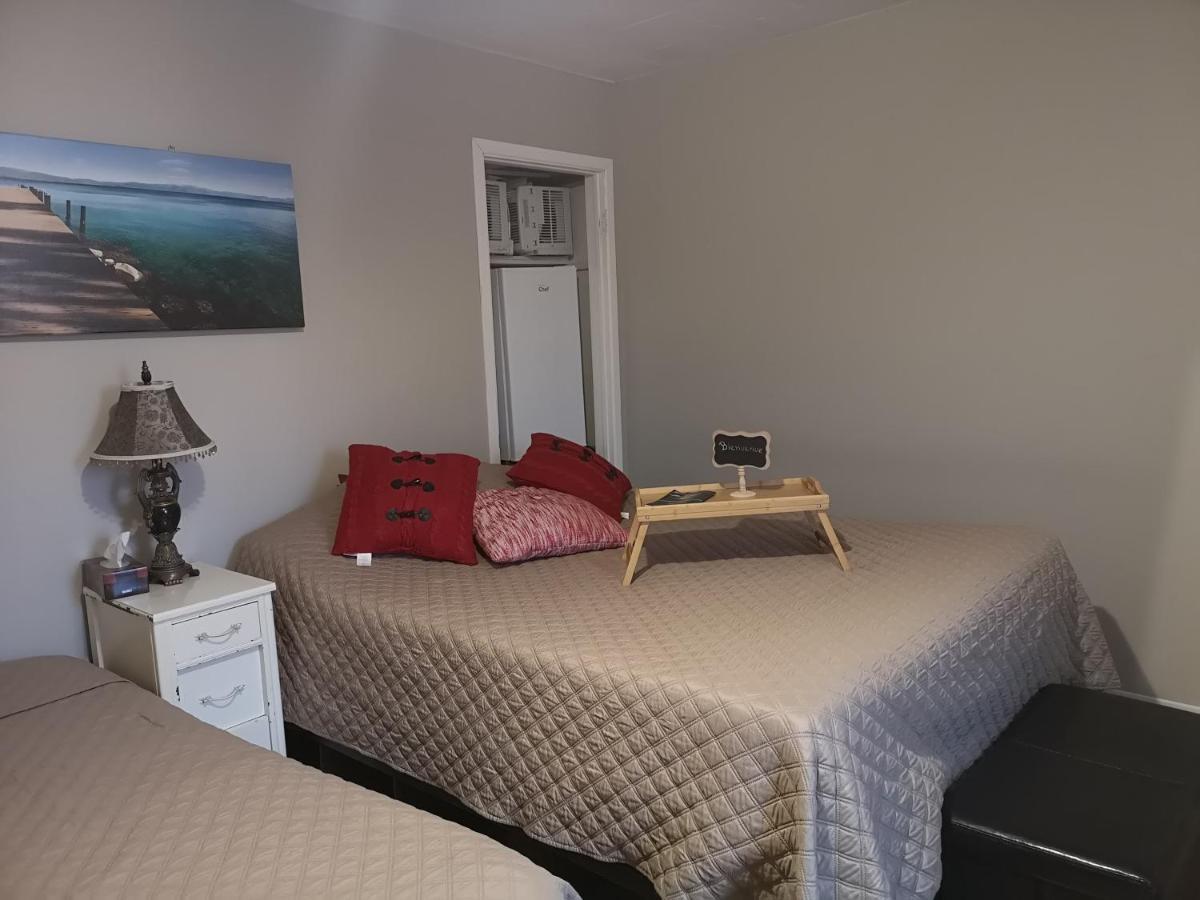 Les Soins De Vicky Hotel Lac-Mégantic Buitenkant foto